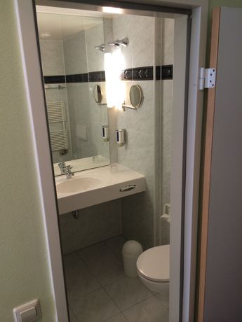 Imagen del bar/restaurante del Hotel The Royal Inn Regent. Foto 2