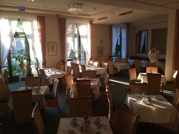 Imagen de la habitación del Hotel The Royal Inn Regent. Foto 14