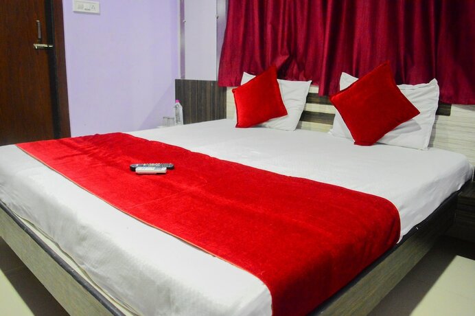Imagen de la habitación del Hotel The Royal Inn, Ujjain. Foto 14