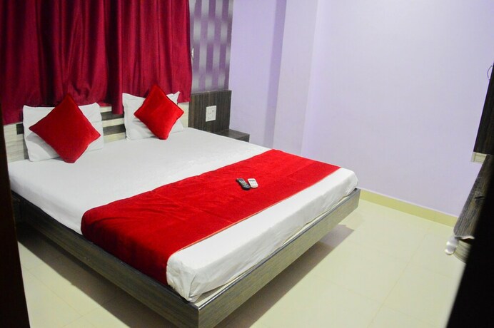 Imagen de la habitación del Hotel The Royal Inn, Ujjain. Foto 15