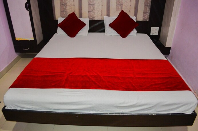 Imagen de la habitación del Hotel The Royal Inn, Ujjain. Foto 17