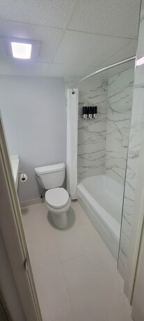 Imagen general del Hotel The Royal Inn and Suites. Foto 5