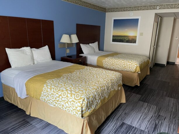 Imagen de la habitación del Hotel The Royal Inn and Suites. Foto 15
