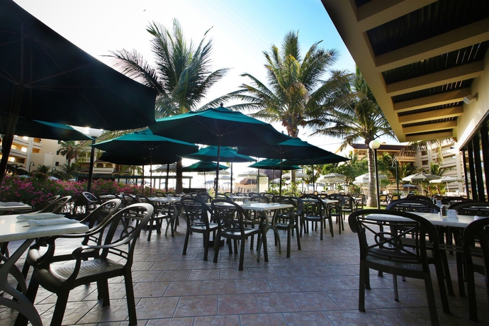 Imagen del bar/restaurante del Hotel The Royal Islander – An All Suites Resort. Foto 4