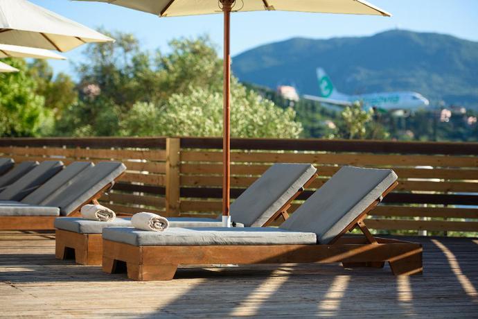 Imagen de la piscina del Hotel The Royal, Kanoni. Foto 16