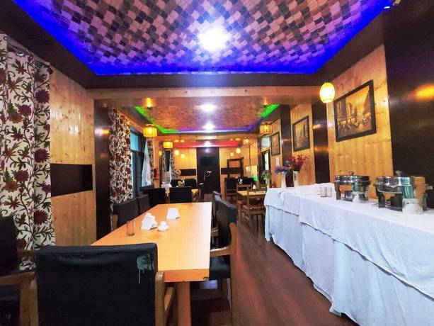 Imagen del bar/restaurante del Hotel The Royal Kargil. Foto 6