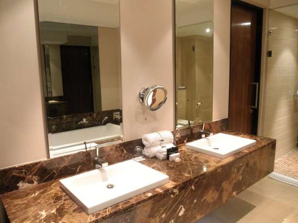 Imagen de la habitación del Hotel The Royal Marang. Foto 2