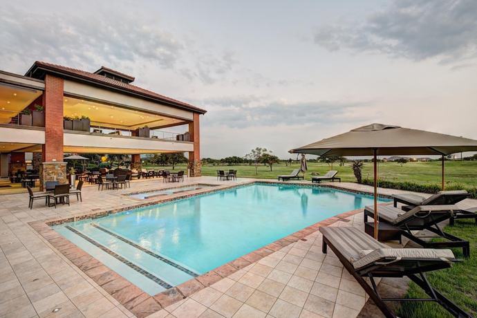 Imagen de la piscina del Hotel The Royal Marang. Foto 17