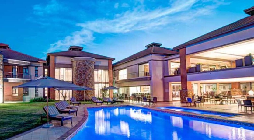 Imagen de la piscina del Hotel The Royal Marang. Foto 18