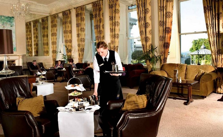 Imagen de los interiores del Hotel The Royal Marine. Foto 7