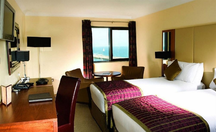 Imagen de la habitación del Hotel The Royal Marine. Foto 5