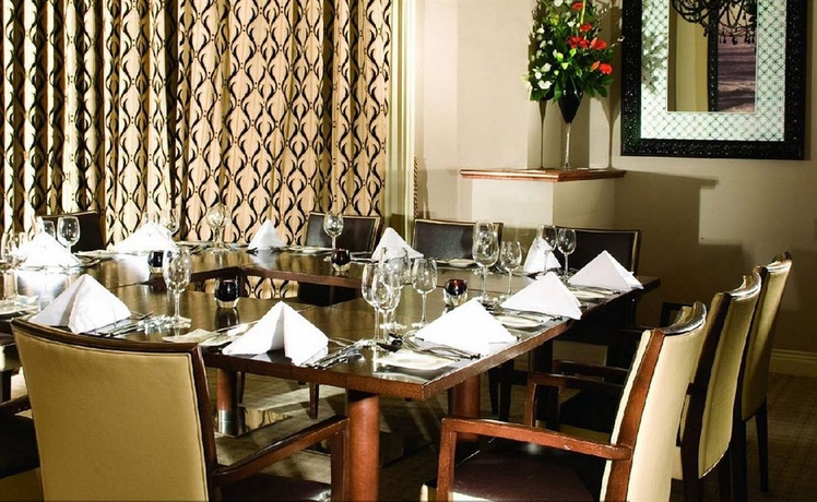 Imagen del bar/restaurante del Hotel The Royal Marine. Foto 3