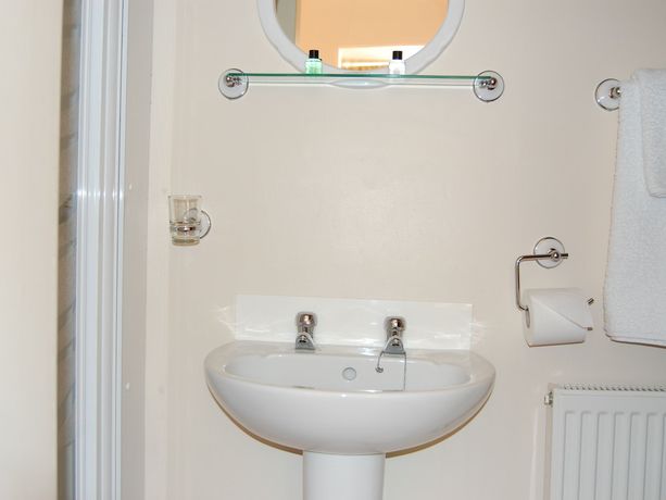Imagen de la habitación del Hotel The Royal Oak, Cullen. Foto 13