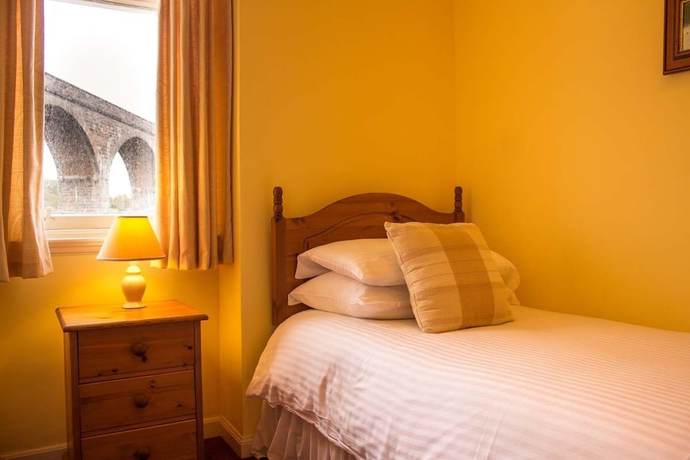 Imagen de la habitación del Hotel The Royal Oak, Cullen. Foto 14
