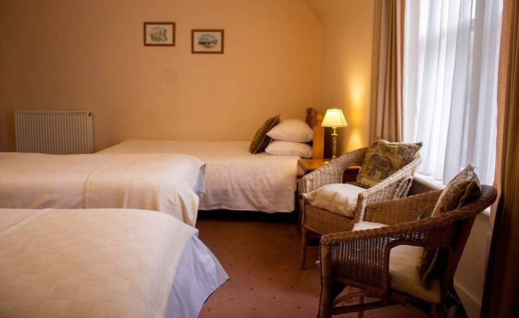 Imagen de la habitación del Hotel The Royal Oak, Cullen. Foto 17