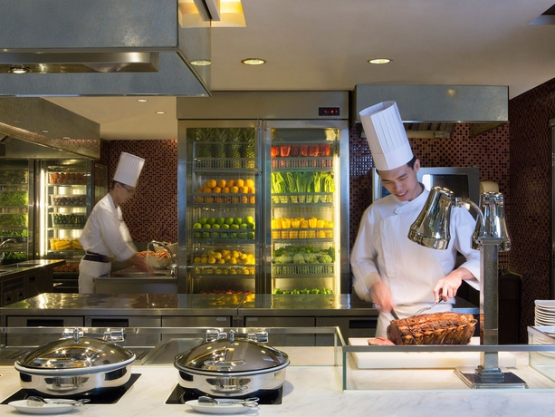 Imagen del bar/restaurante del Hotel The Royal Pacific and Towers. Foto 4