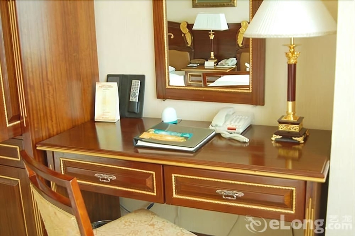 Imagen de la habitación del Hotel The Royal Palace, Niuwangmiao. Foto 3