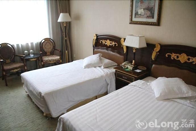 Imagen de la habitación del Hotel The Royal Palace, Niuwangmiao. Foto 6