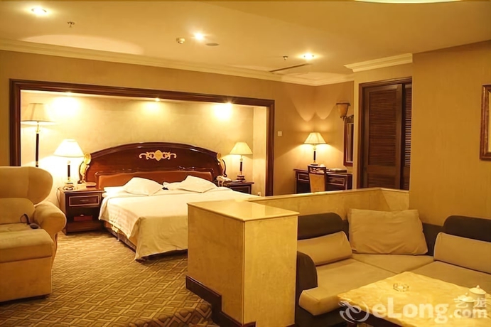 Imagen de la habitación del Hotel The Royal Palace, Niuwangmiao. Foto 8