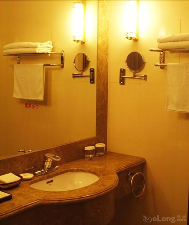Imagen de la habitación del Hotel The Royal Palace, Niuwangmiao. Foto 9