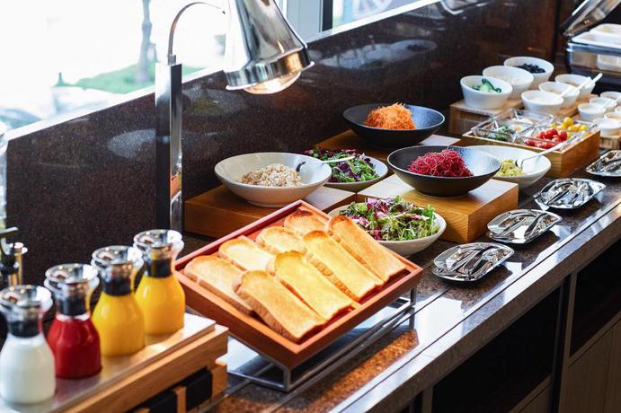 Imagen del bar/restaurante del Hotel The Royal Park Canvas Osaka Kitahama. Foto 2