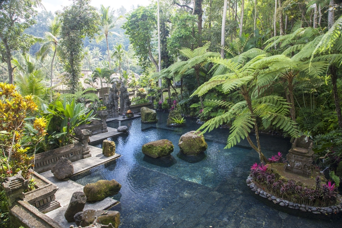 Imagen de la piscina del Hotel The Royal Pita Maha. Foto 16