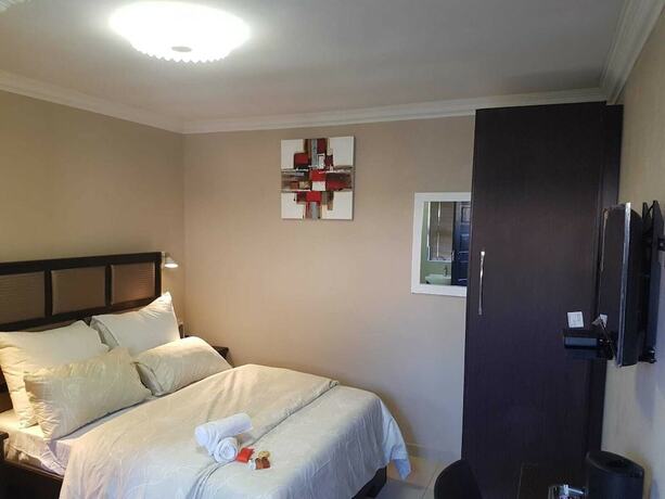 Imagen de la habitación del Hotel The Royal Prime Guest Lodge. Foto 15