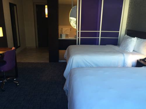 Imagen de la habitación del Hotel The Royal Regency. Foto 9