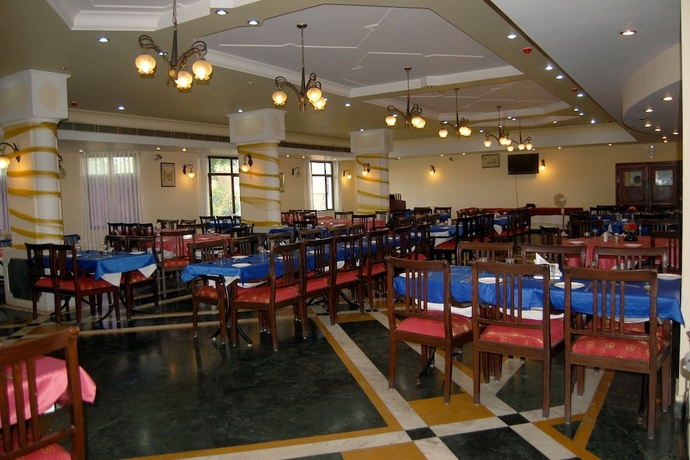 Imagen del bar/restaurante del Hotel The Royal Residency, Bodhgaya. Foto 3