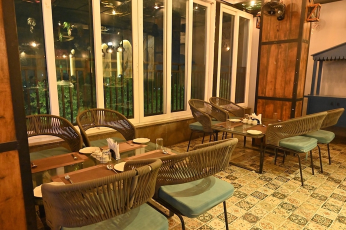 Imagen del bar/restaurante del Hotel The Royal Residency, Katihar. Foto 3
