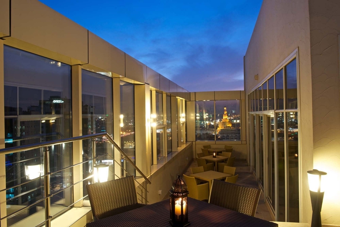 Imagen del bar/restaurante del Hotel The Royal Riviera. Foto 3