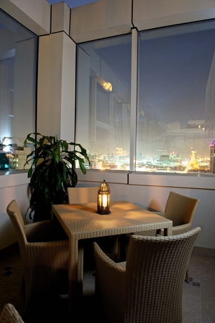 Imagen del bar/restaurante del Hotel The Royal Riviera. Foto 4