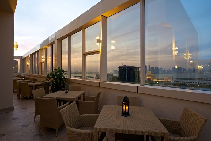 Imagen del bar/restaurante del Hotel The Royal Riviera. Foto 5