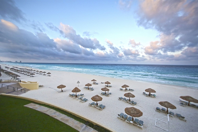 Imagen de los exteriores del Hotel The Royal Sands. Foto 25