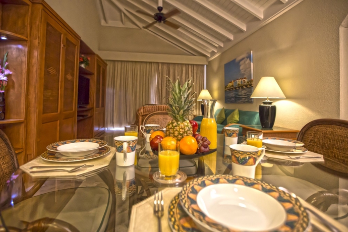 Imagen de la habitación del Hotel The Royal Sea Aquarium Resort. Foto 6