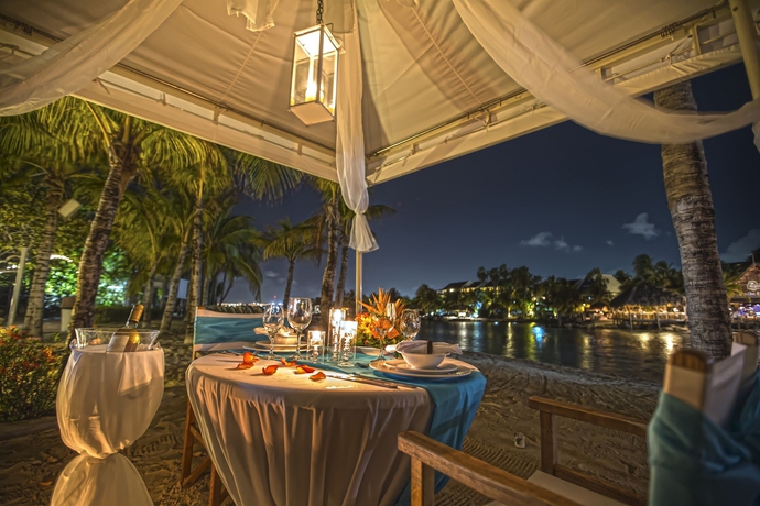 Imagen del bar/restaurante del Hotel The Royal Sea Aquarium Resort. Foto 5