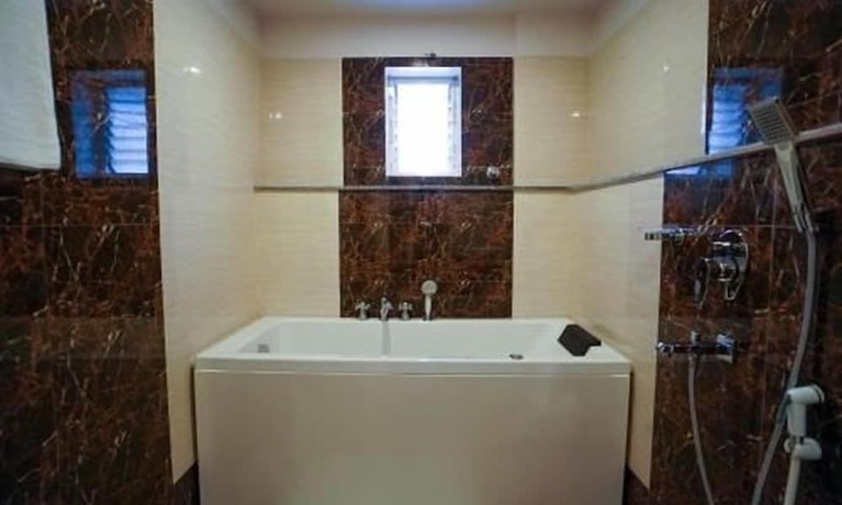 Imagen de la habitación del Hotel The Royal Sea. Foto 3