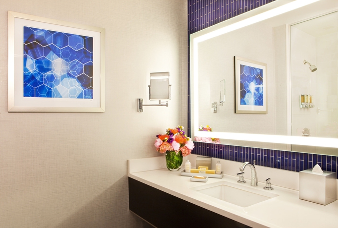 Imagen de la habitación del Hotel The Royal Sonesta Boston. Foto 10