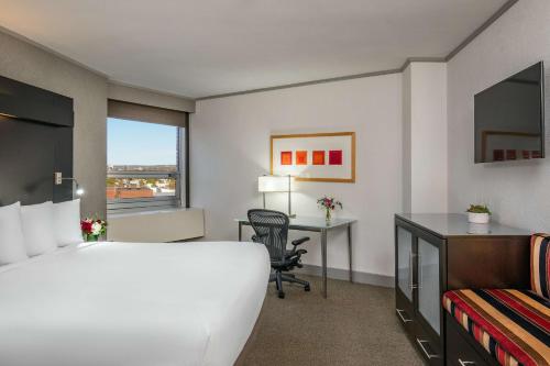 Imagen de la habitación del Hotel The Royal Sonesta Boston. Foto 6