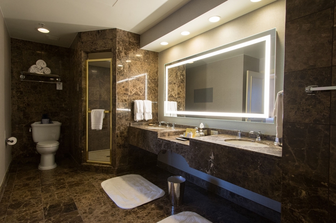 Imagen de la habitación del Hotel The Royal Sonesta Harbor Court Baltimore. Foto 11