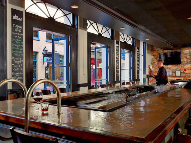 Imagen del bar/restaurante del Hotel The Royal Sonesta New Orleans. Foto 3