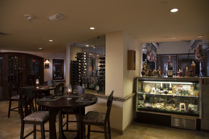 Imagen del bar/restaurante del Hotel The Royal Sonesta San Juan. Foto 4