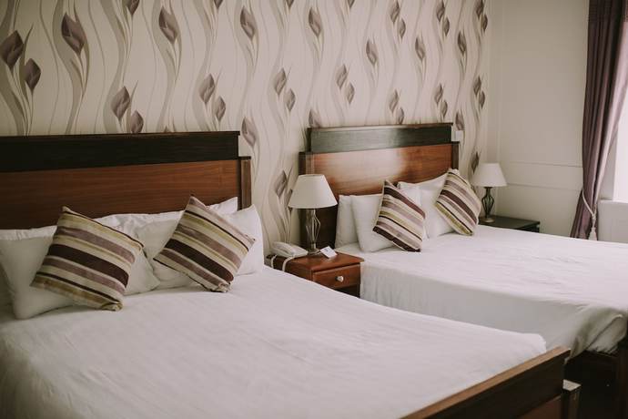 Imagen de la habitación del Hotel The Royal Valentia. Foto 9