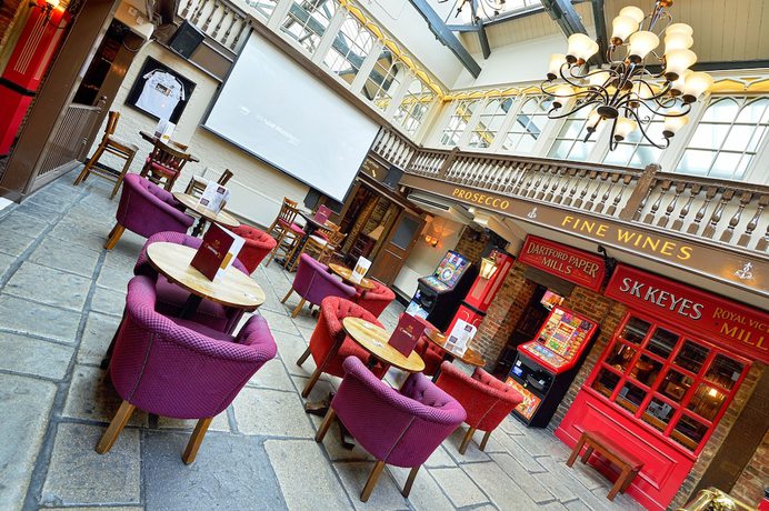 Imagen de los interiores del Hotel The Royal Victoria and Bull. Foto 17
