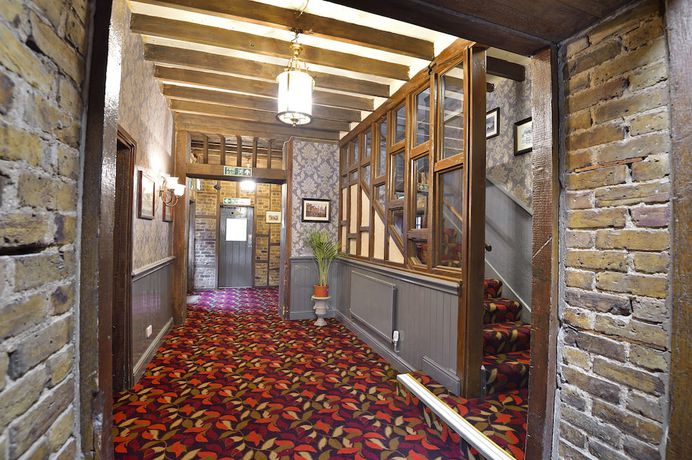 Imagen de los interiores del Hotel The Royal Victoria and Bull. Foto 18