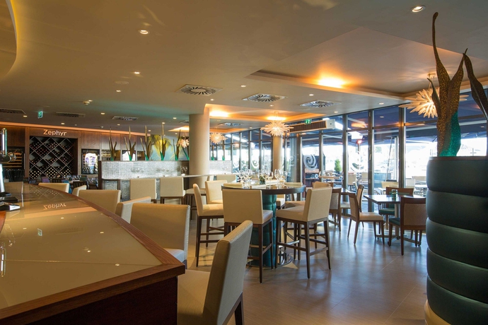 Imagen del bar/restaurante del Hotel The Royal Yacht. Foto 2