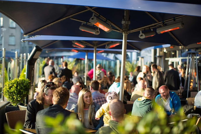 Imagen del bar/restaurante del Hotel The Royal Yacht. Foto 5