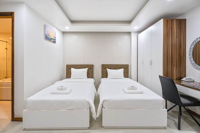 Imagen de la habitación del Hotel The Royal and Apartment. Foto 9