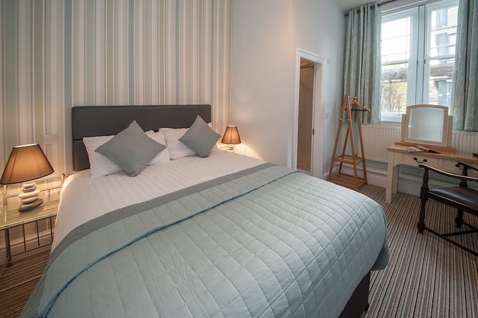 Imagen de la habitación del Hotel The Royal and Bar. Foto 8