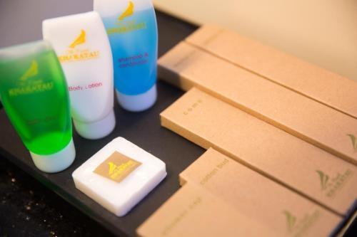 Imagen de la habitación del Hotel The Royale Krakatau. Foto 9